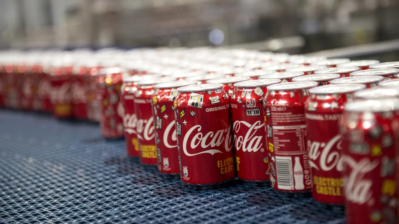FOTO Coca-Cola investeşte 7 milioane de euro, la Timişoara, într-o linie de îmbuteliere de mare viteză a dozelor 