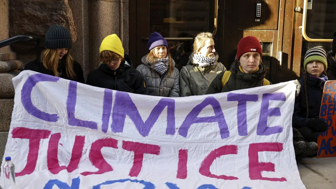 Greta Thunberg şi alţi activişti de mediu au blocat intrările în parlamentul suedez