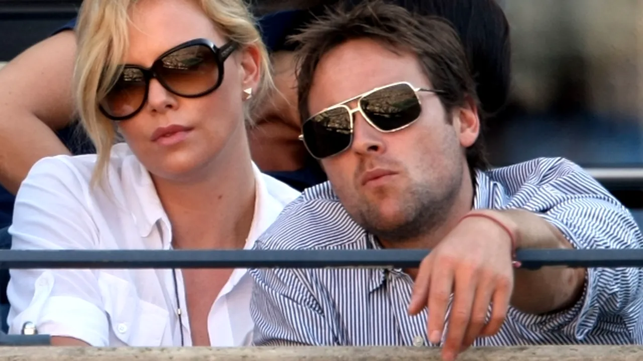 Charlize Theron s-a despărţit de Stuart Townsend, după o relaţie de nouă ani