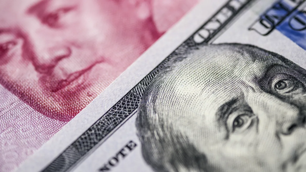 Yuanul atinge minime record faţă de dolarul american