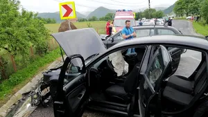 FOTO | Accident teribil, cu cinci răniţi, în Hunedoara. Doi dintre pasageri erau minori