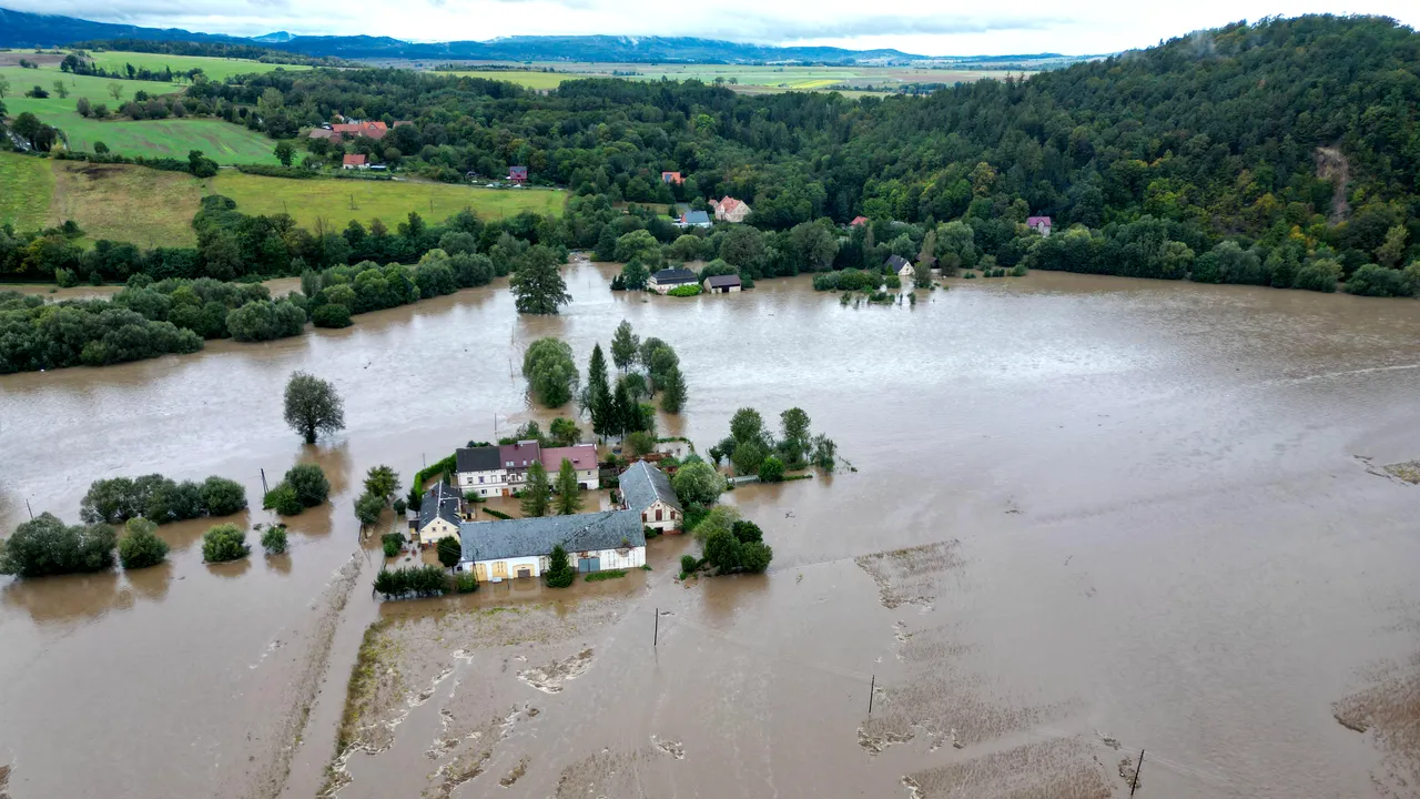 Avertisment: Schimbările climatice dublează riscul de inundaţii în Europa