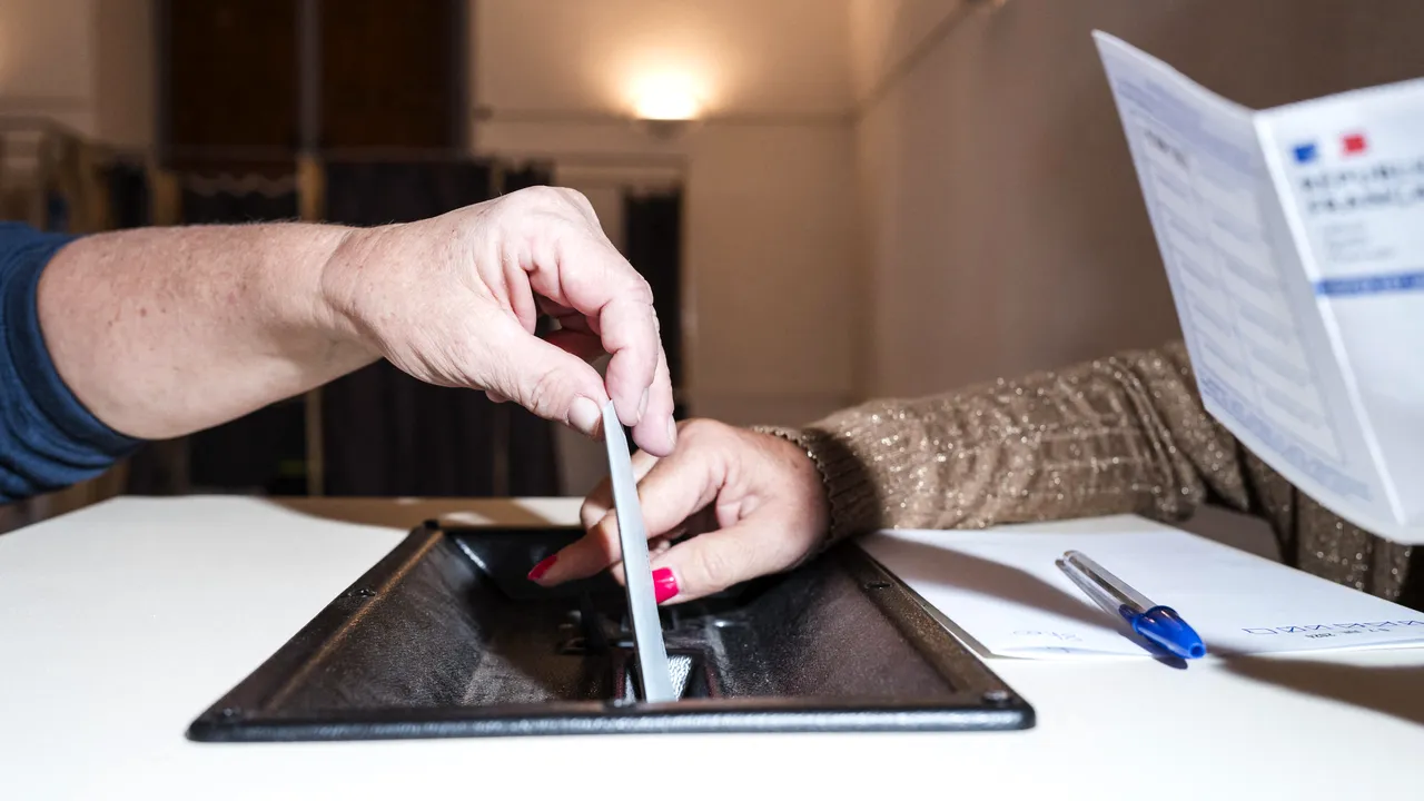 Se pregătesc alegerile de final de an. Autorităţile implementează idei de la ONG-uri