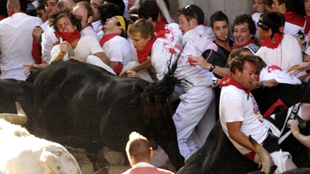 Un român, între cei 13 răniţi de tauri la Festivalul de la Pamplona