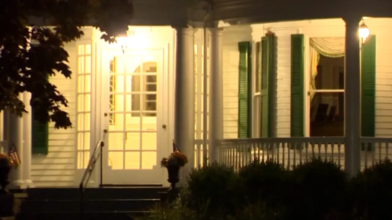 VIDEO Intrus în casa guvernatorului din Massachusetts. De ce a intrat bărbatul în timp ce locatarii dormeau 
