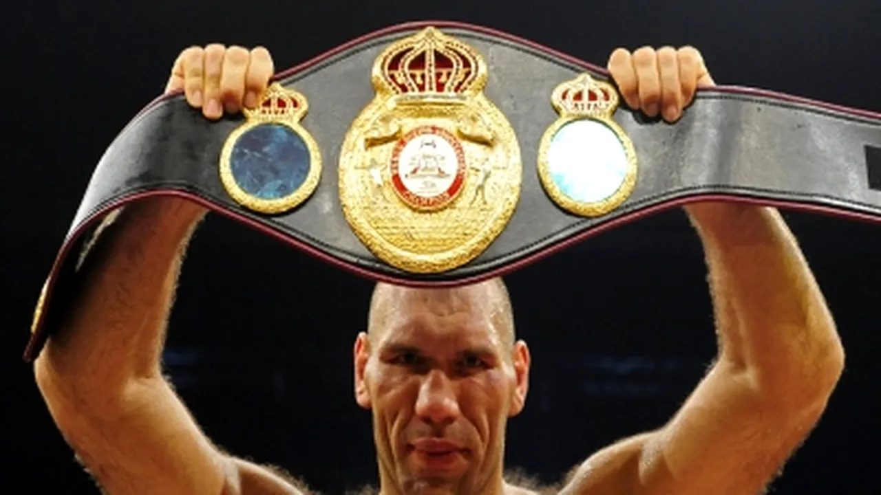 Nikolai Valuev este noul campion mondial la categoria grea