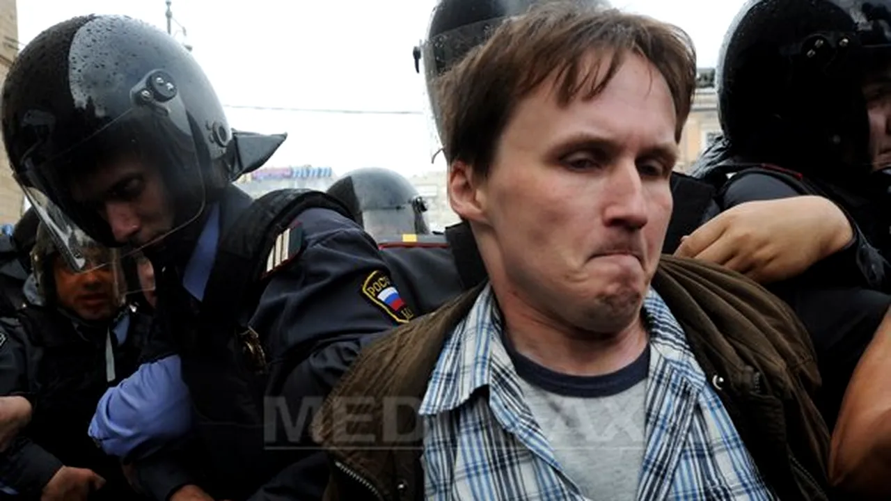 La un an după marile manifestaţii împotriva lui Putin, opoziţia din Rusia pare asfixiată   