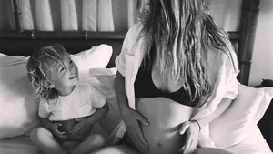 De ce nu se mai grăbesc româncele să facă un copil. Datele care confirmă un fenomen în ultimii 25 de ani