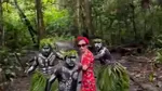 O filmare înscenată cu turiști chinezi atacați și răpiți de papuași în junglă a devenit virală