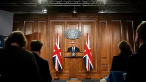 Trei miniștri din guvernul britanic și-au dat demisia în semn de protest față de premierul Starmer