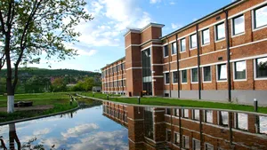 Schimbarea la faţă a unei fabrici comuniste de mobilă, devenită primul parc tehnologic IT - GALERIE FOTO