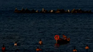 Adio scăldatului noaptea în mare