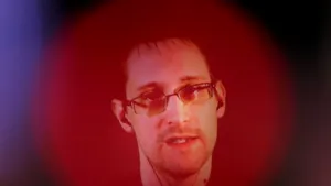 Statui ale lui Snowden, Assange şi Manning, dezvelite la Berlin, înaintea unui tur al lumii