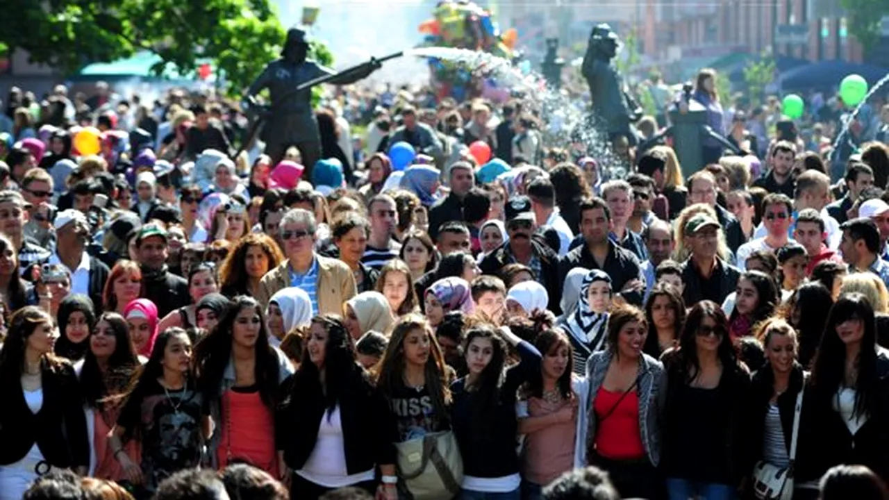 1 Mai în întreaga lume: Revendicările salariale, tema centrală a manifestaţiilor - VIDEO