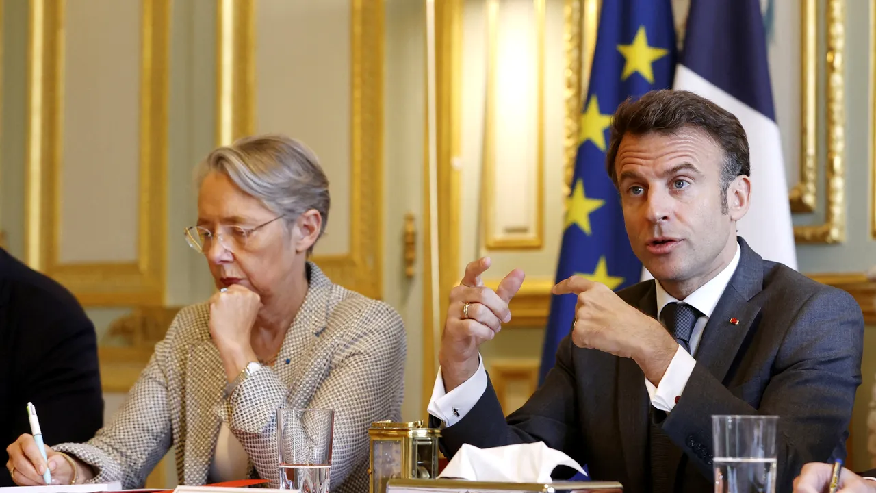 Macron insistă pentru negocieri cu sindicatele pentru îmbunătăţirea condiţiilor de lucru