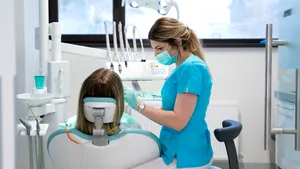 Medic stomatolog ortodont anunță noul trend medical al toamnei, în București