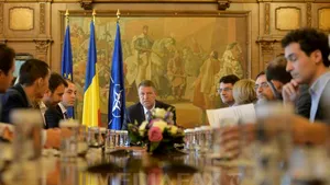 Zeci de ONG-uri îi cer preşedintelui să aleagă premierul pe criterii de integritate şi competenţă