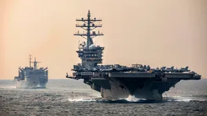 Incident pe un portavion american: doi aviatori s-au catapultat în timpul aterizării. Patru marinari, răniți