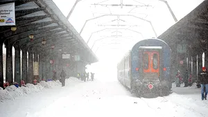 VISCOLUL afectează circulaţia feroviară: Trenurile circulă cu restricţii de viteză din cauza ninsorilor abundente/ Pe mai multe rute se înregistrează întârzieri