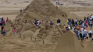 MEDIAFAX ZOOM: Sculpturi în nisip - GALERIE FOTO