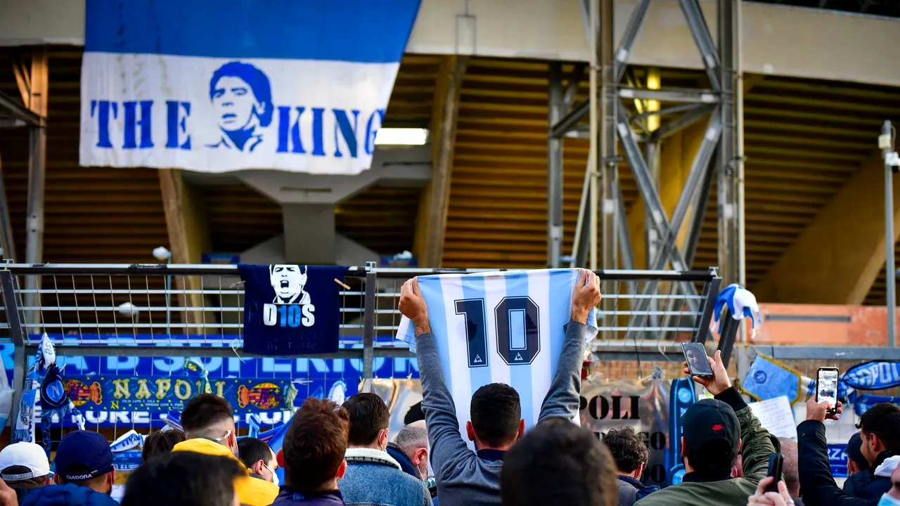 VIDEO Diego Maradona, comemorat de Napoli în Europa League