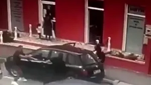 Final nefericit pentru patru hoţi care au jefuit o casă în Sibiu. Mascaţii au intervenit în forţă VIDEO