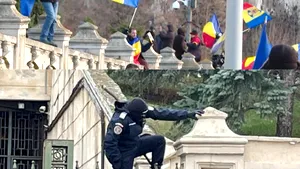 Maşinile ambasadorilor Japoniei şi SUA în România au fost vandalizate în curtea Senatului - surse