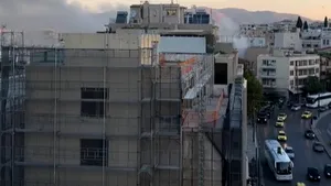 Noi explozii în Atena, urmate de un incendiu violent. Un bloc cu cel puțin 16 apartamente a fost evacuat