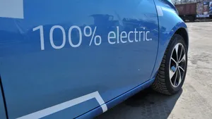 Rabla auto pentru instituții publice: Bugetul pentru electrice și hibrid s-a epuizat în 3 minute