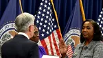 Lisa Cook rămâne guvernator FED după decizia instanței, în ciuda eforturilor lui Trump de a o demite