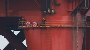 Protest Greenpeace în Marea Nordului: Activiştii au oprit o platformă de petrol care urma să foreze în largul coastelor Scoţiei | FOTO