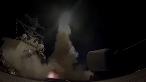 Un guvernator sirian confirmă reluarea activităţilor bazei aeriene vizate de atacul SUA