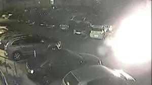 6 maşini au ars într-o parcare din Galaţi - VIDEO