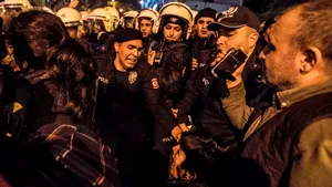 Turcii îi arestează pe bişniţarii care profită de pe urma coronavirusului. 71 de retinuţi