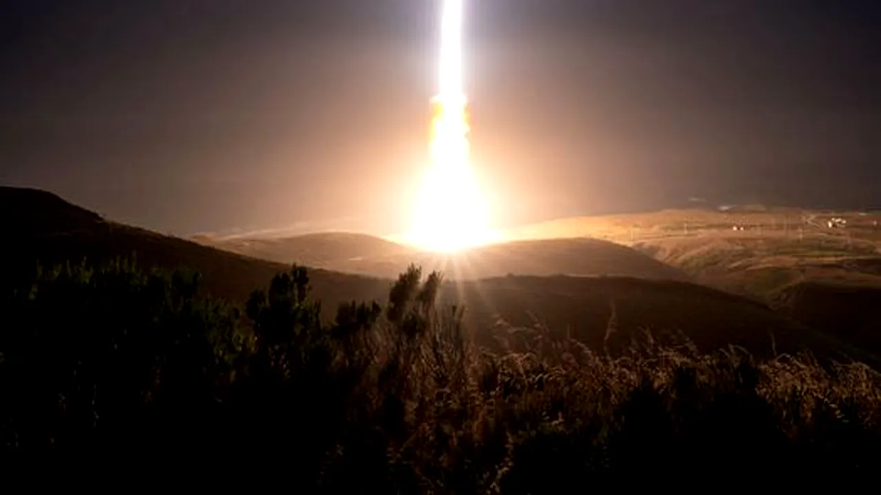 Nou record al cheltuielilor globale cu arme nucleare. La ce sumă s-a ajuns