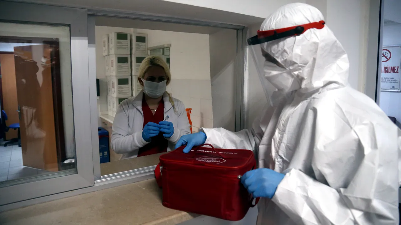 Un bărbat din Gorj a fost vaccinat cu serul greşit la rapel. Directorul DSP Gorj a deschis o anchetă