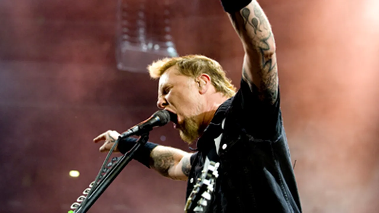 James Hetfield, spitalizat de urgenţă