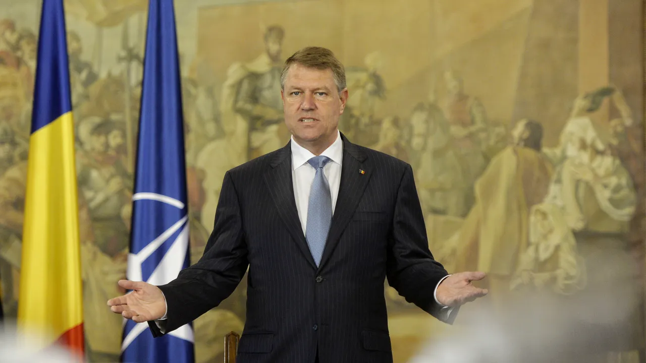 Klaus Iohannis şi Dacian Cioloş, mesaje de Crăciun pentru români/ Traian Băsescu, atac la Liviu Dragnea