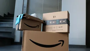 100.000 euro amendă pentru fiecare livrare acasă. Ce restricţii are Amazon în Franţa şi care sunt excepţiile acceptate în timpul pandemiei