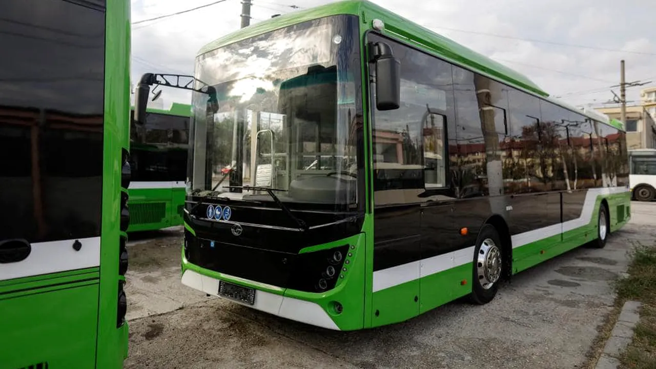 Şase autobuze electrice vor intra de sâmbătă pe traseu, pe linia 330 din Capitală