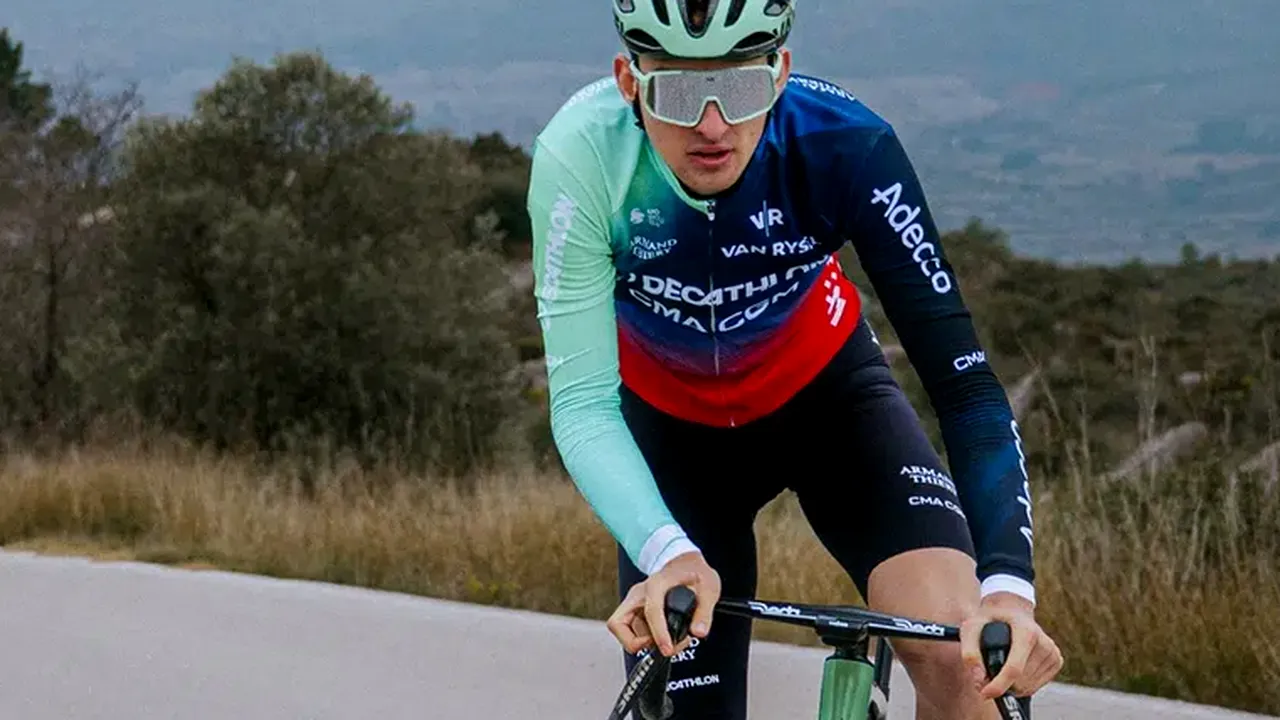 Francezul Paul Seixas, noua vedetă din ciclismul mondial, anunță că va concura în Turul Franței 2026