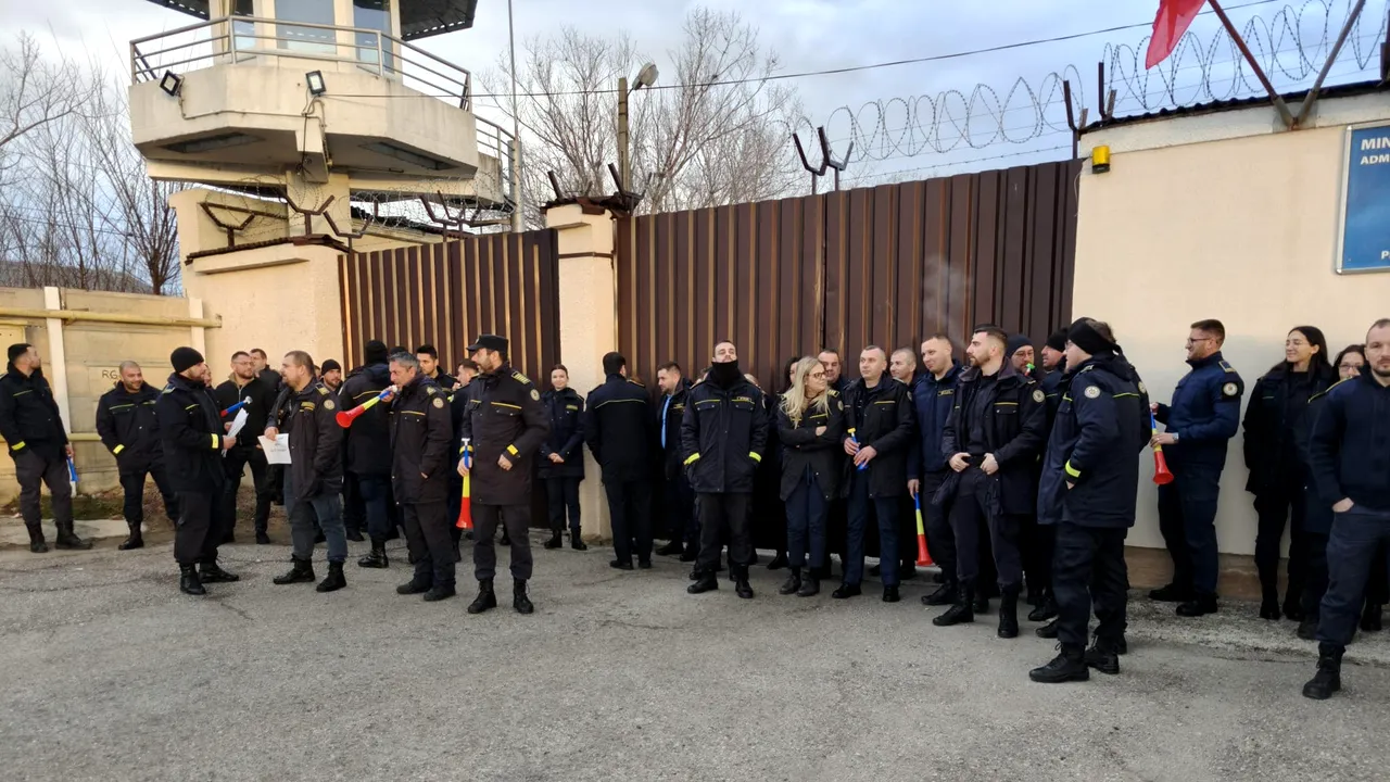Proteste ale poliţiştilor de penitenciar în mai multe oraşe din ţară