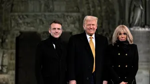 Sfatul lui Trump pentru Macron, după incidentul cu soția sa: „Asigură-te că ușa rămâne închisă”