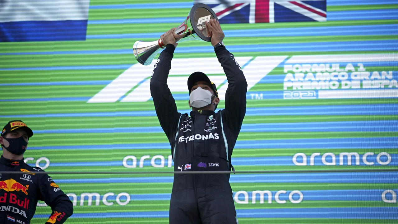 E război între Lewis Hamilton şi Max Verstappen, înaintea cursei decisive de la Abu Dhabi