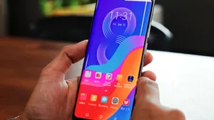 81% din germani își verifică telefonul în fiecare oră chiar dacă nu primesc nicio notificare. Cum se manifestă FOMO la tineri, câți își pierd șirul gândurilor