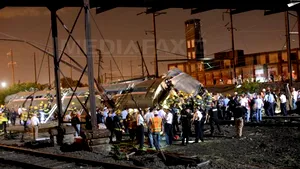 Cel puţin cinci morţi şi 50 de răniţi după deraierea unui tren Amtrak în Philadelphia - FOTO, VIDEO