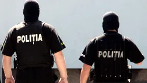 Membrii unei reţele de crimă organizată implicaţi în fraude bancare, prinşi în flagrant