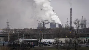 Forţele ruseşti încearcă să ia cu asalt uzina Azovstal din Mariupol, ultima redută a oraşului