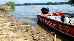 Imagini revoltătoare pe Clisura Dunării. DN57, invadat de saci cu gunoi pe una dintre cele mai turistice rute
