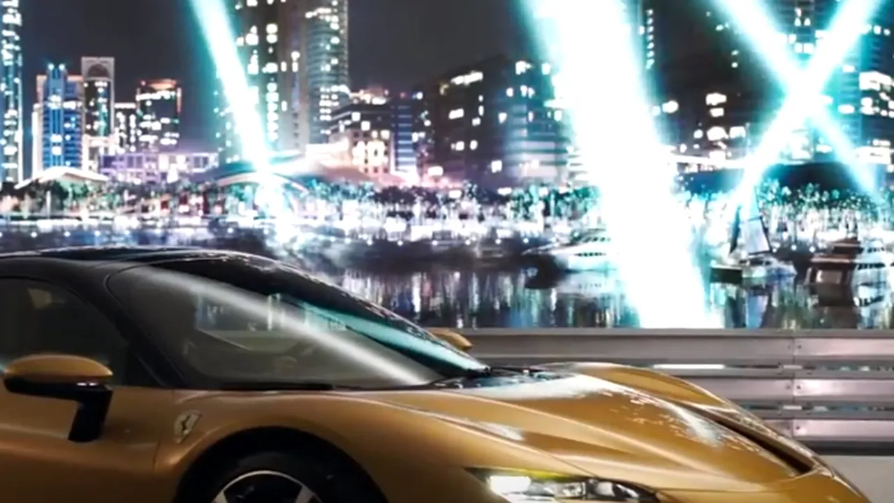Ieşi la o plimbare cu primul hibrid decapotabil de la Ferrari